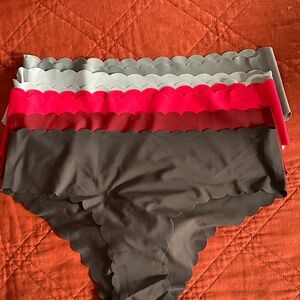 Scalloped Edge Panties Set